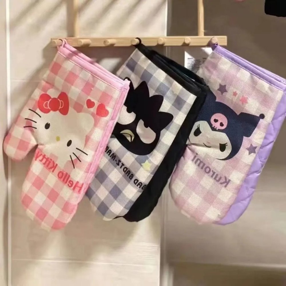 Hello Kitty & Kuromi Baking Gloves Retro Vintage Checkered Hearts 2 Gloves Pair